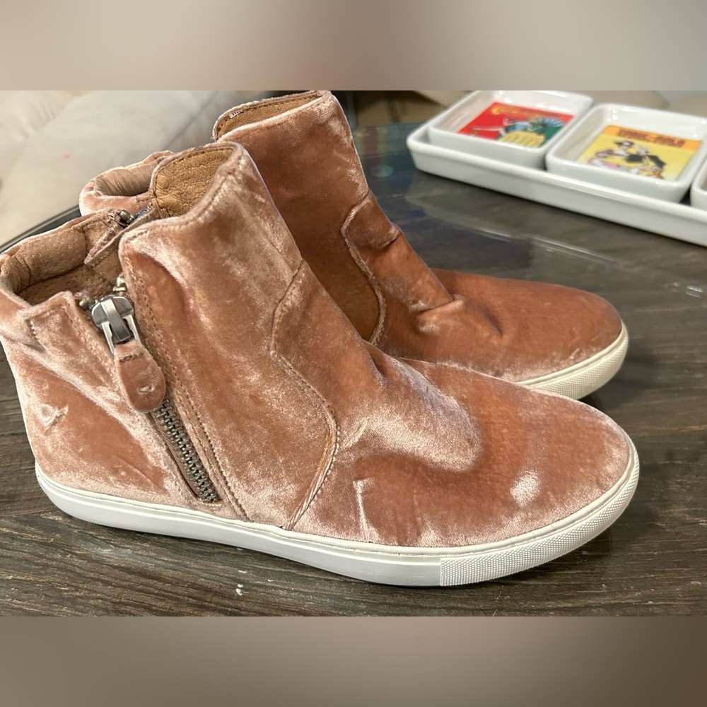 Gentle Souls by Kenneth Cole